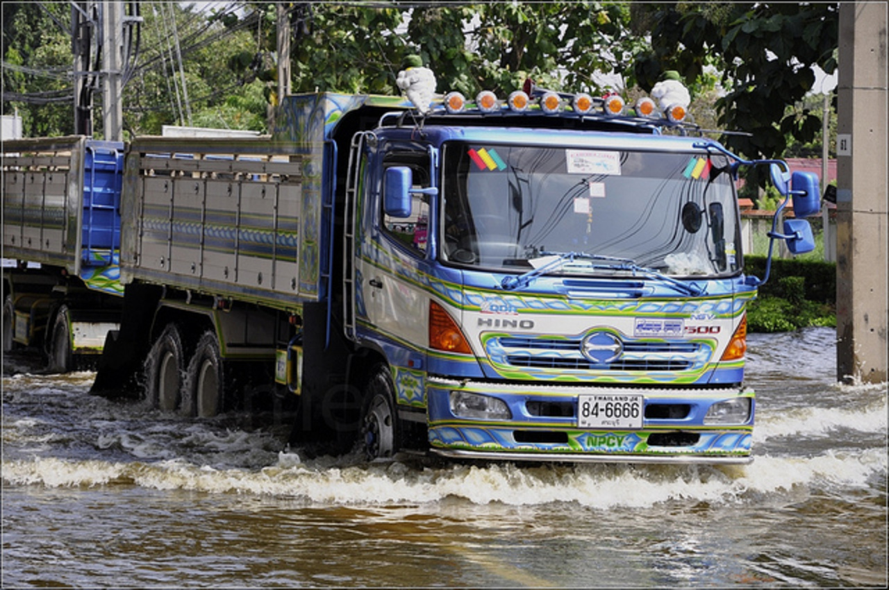 Hino 500 NGV | Klong Plapa | chemin Chaengwattana | Inondations de 2011...