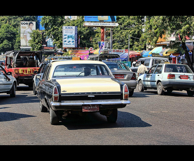 Taxi classique Holden Premier (1964-68) / Yangon / Myanmar / Flickr...