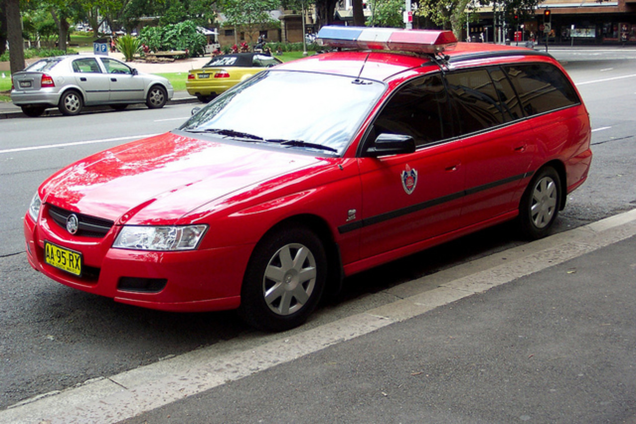 2004 Holden VZ Commodore Executive - Brigade des pompiers de Nouvelle-Galles du Sud | Flickr...