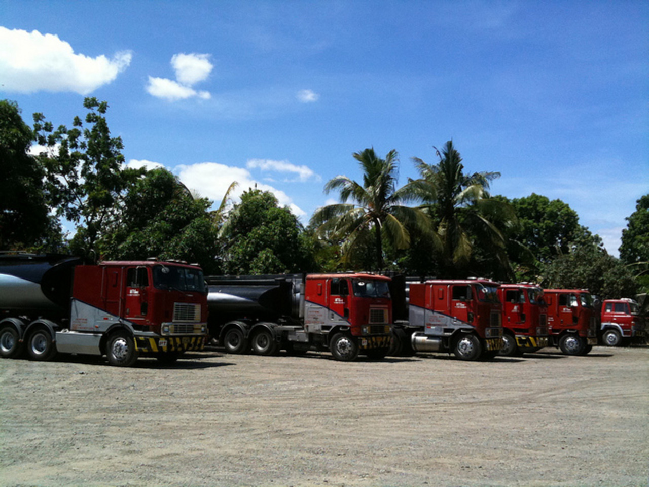 Flickr: Le Camion-Citerne dans la Piscine des Philippines