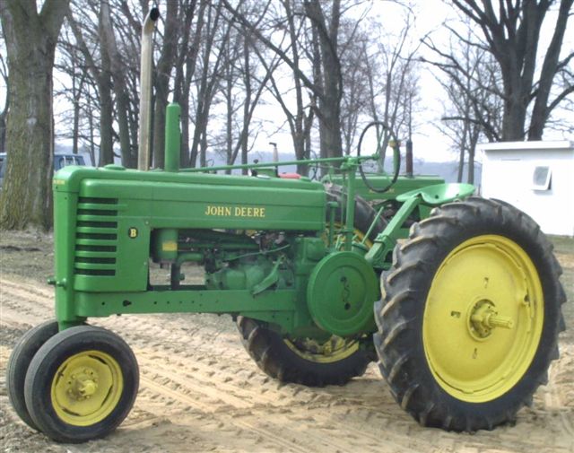 Les tracteurs vintage John Deere Attirent les foules au Heritage Tractor Show...