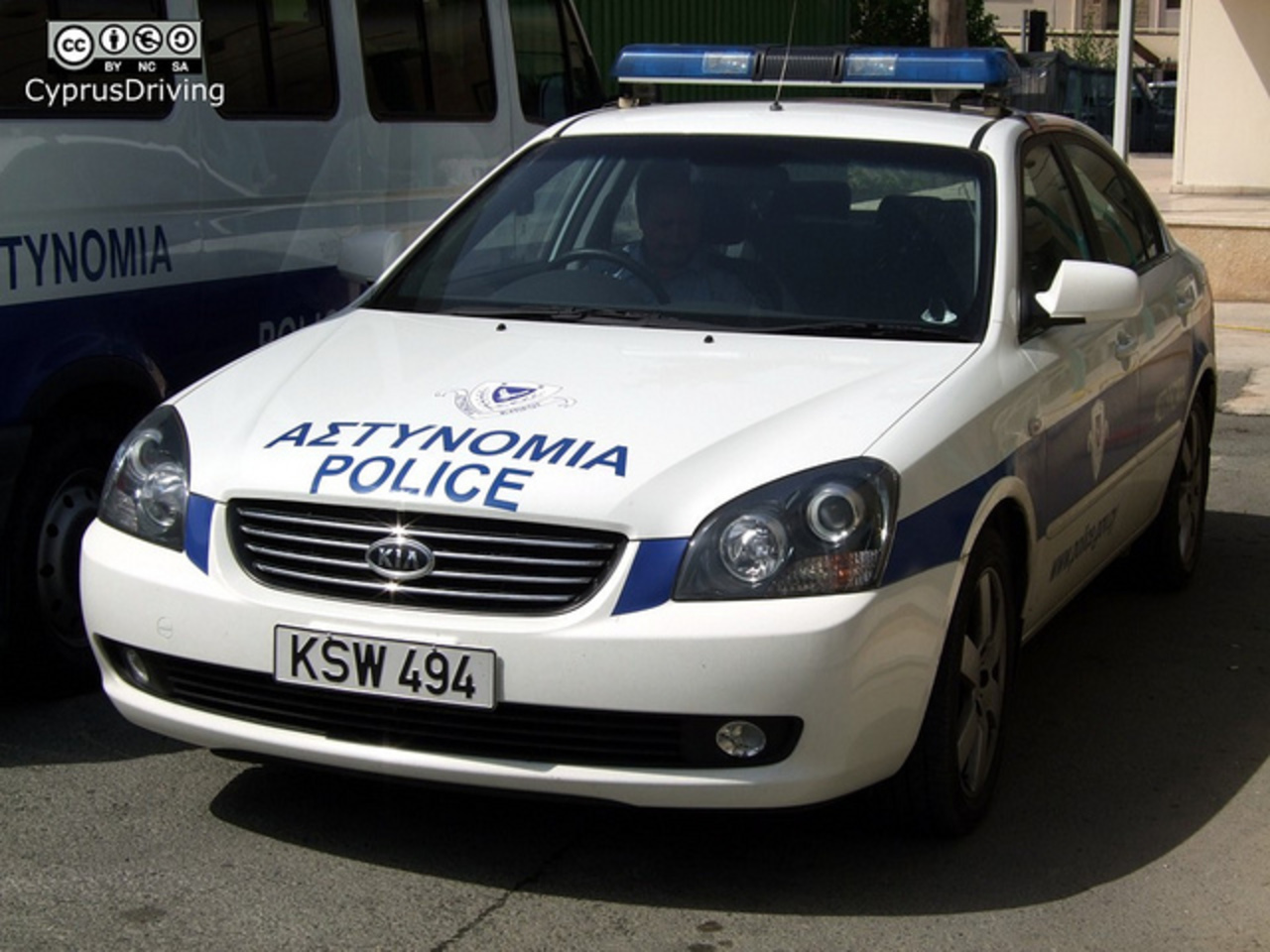 Voiture de circulation Kia Magentis 2.7 de la Police Chypriote / Flickr - Partage de Photos!