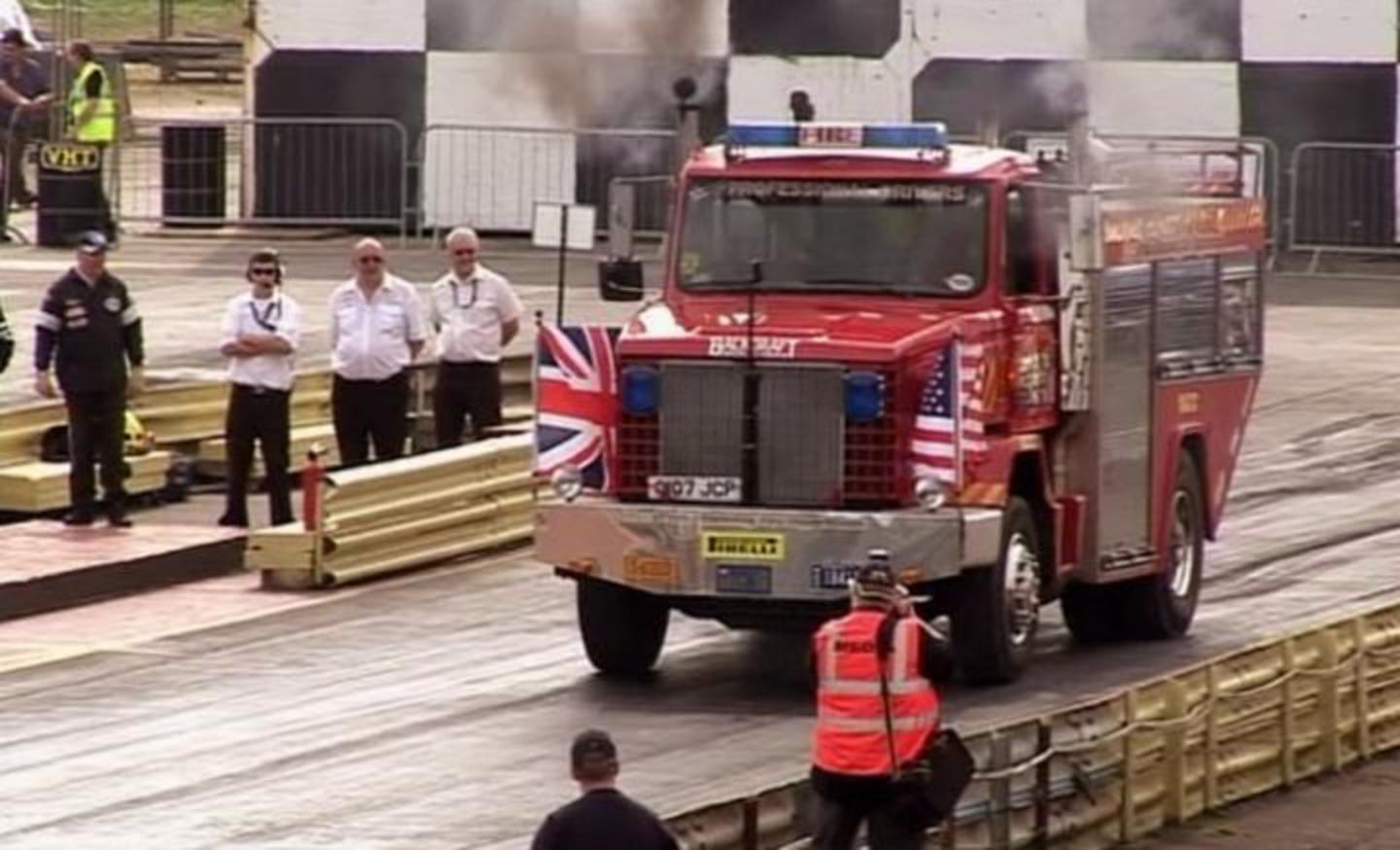 IMCDb.org : Leyland Landtrain wheelie stunt 'fire engine' dans...