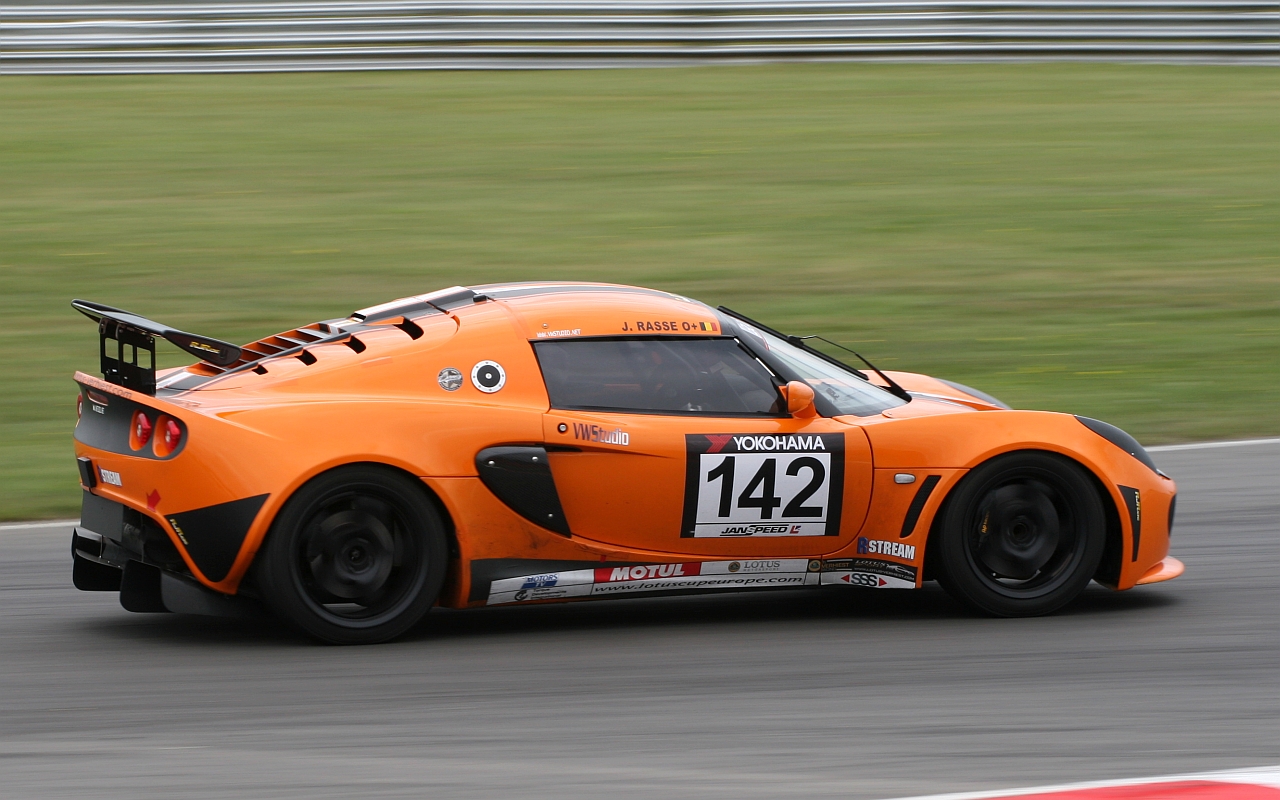 Orange Lotus Exige - Circuit de Snetterton / Flickr - Partage de photos!