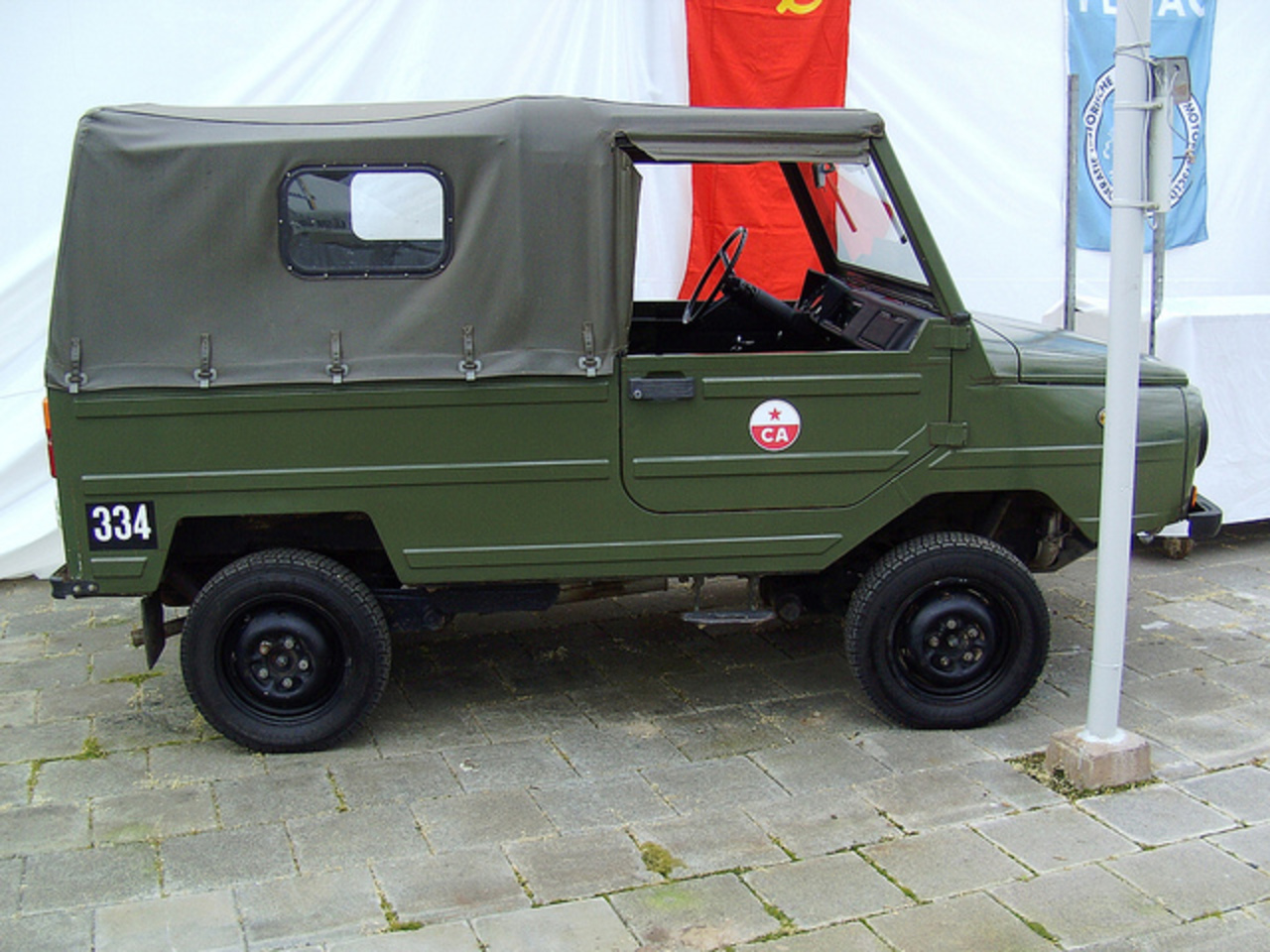 1981 LUAZ 969M, un 4 roues motrices de l'Armée soviétique. / Flickr - Partage de photos!