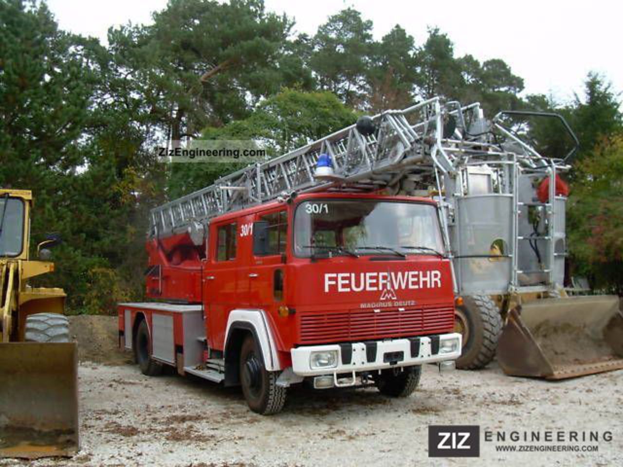 Camion de pompiers à échelle Aérienne Magirus Deutz