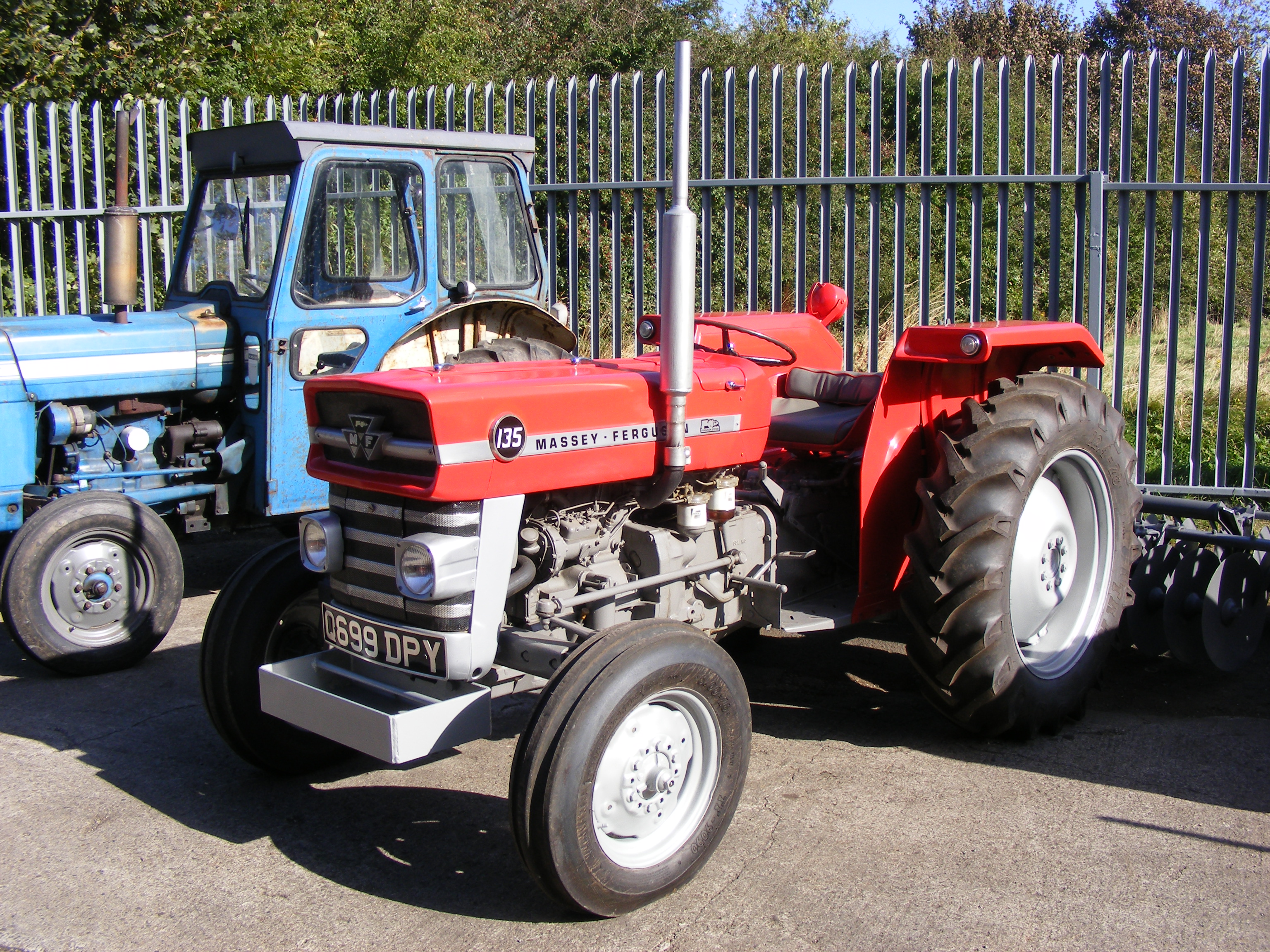 Tracteur: Massey Ferguson 135 Q699DPY Publicités vintage Bowman...