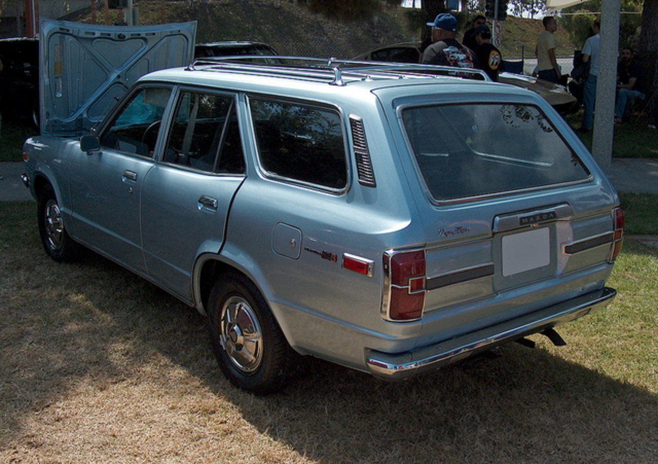1973 Mazda RX-3 Wagon arrière 3q / Flickr - Partage de photos!