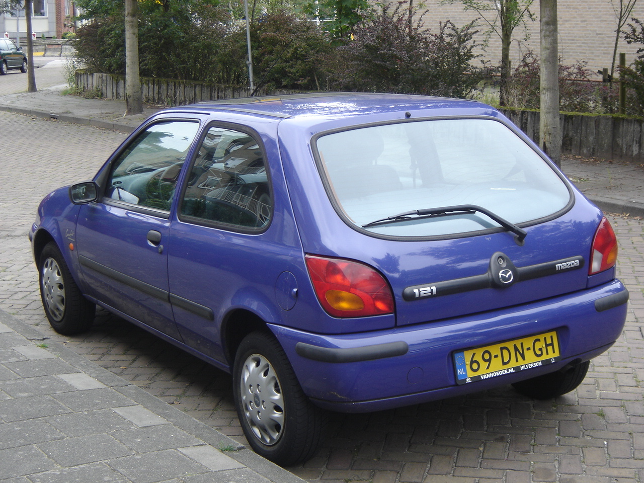 Hilversum: Mazda 121 1999 / Flickr - Partage de photos!