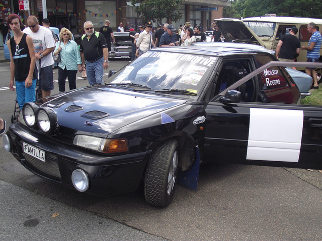 Voiture de rallye Mazda Familia GTX 1990 / Flickr - Partage de photos!