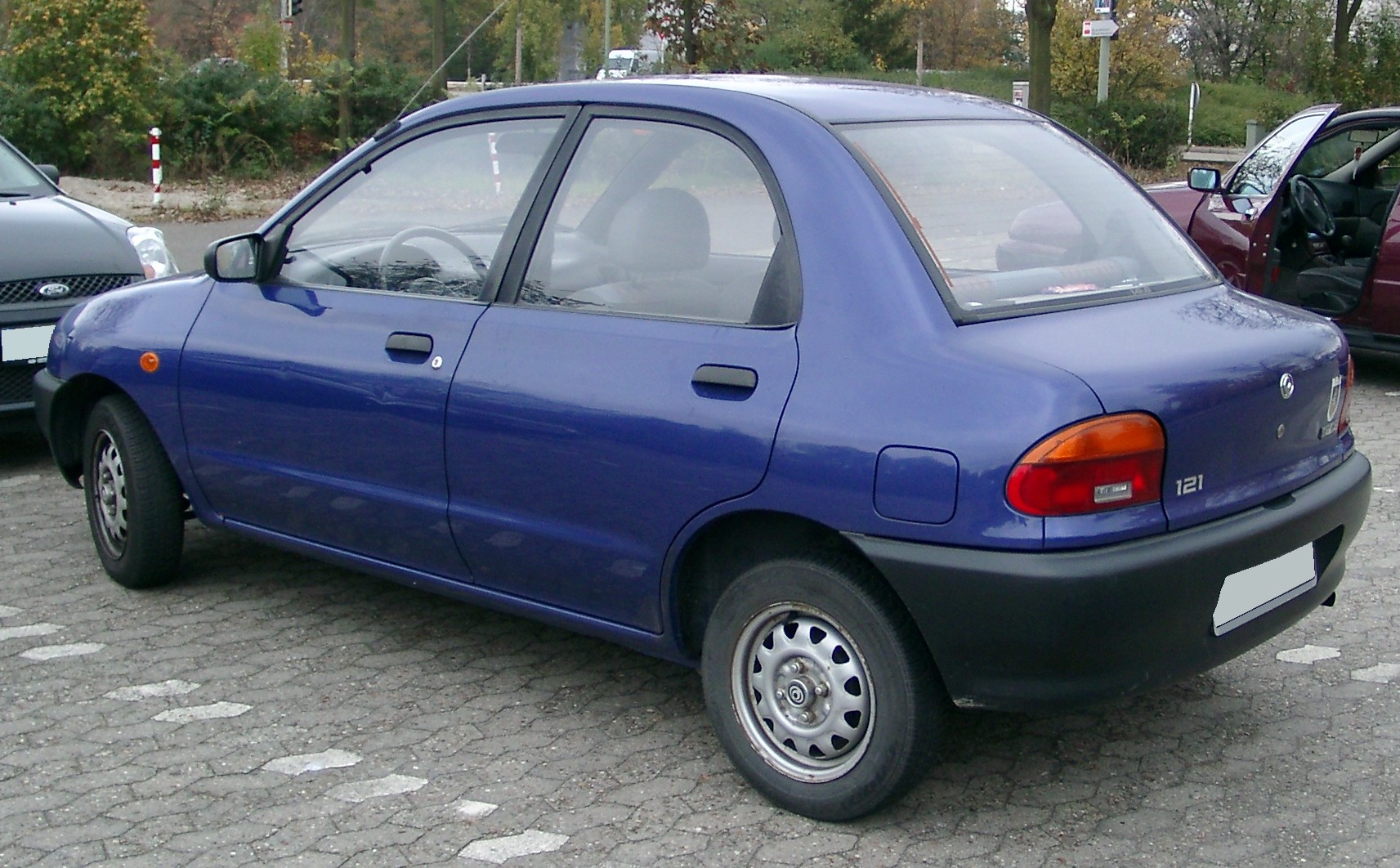 Dossier: Mazda 121 arrière 20071025.jpg - Wikimedia Commons