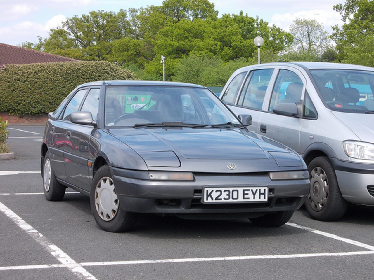 Mazda 323 GLXI ABS 1992 / Flickr - Partage de photos!