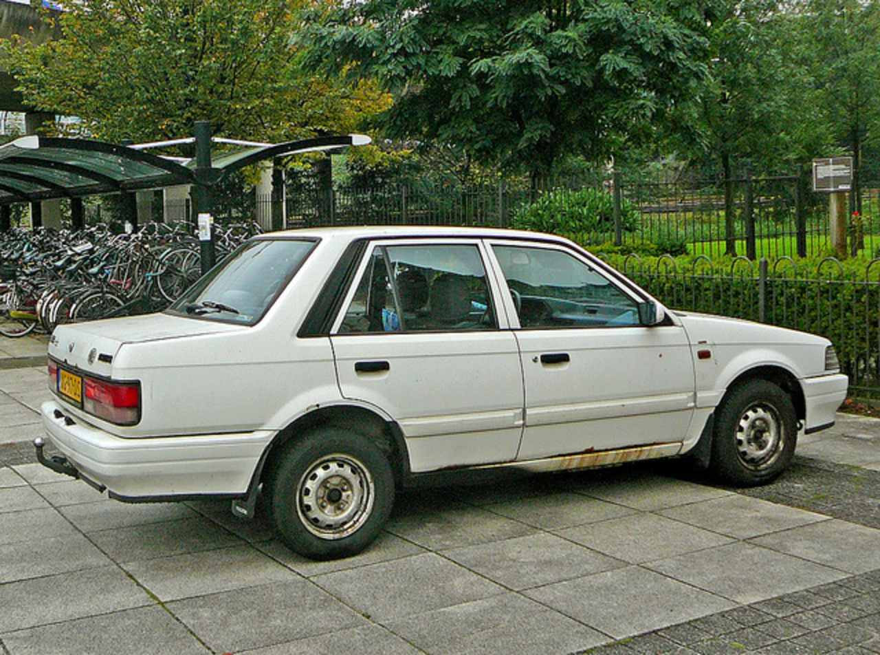 Mazda 323 Sedan Ensign, 1989, Duivendrecht, Rijksstraatweg, 09...