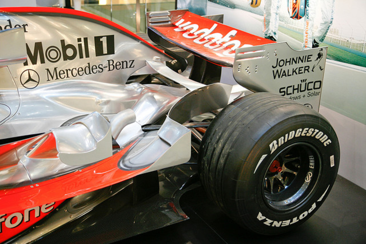 McLaren MP4-23 chez Paragon / Flickr - Partage de photos!
