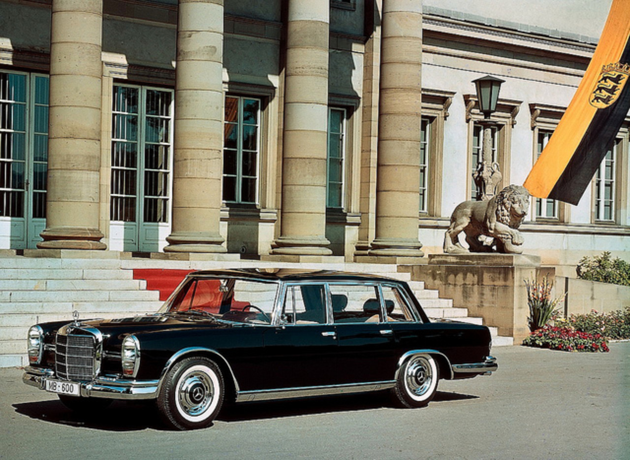 Flickr : La Piscine Mercedes Benz