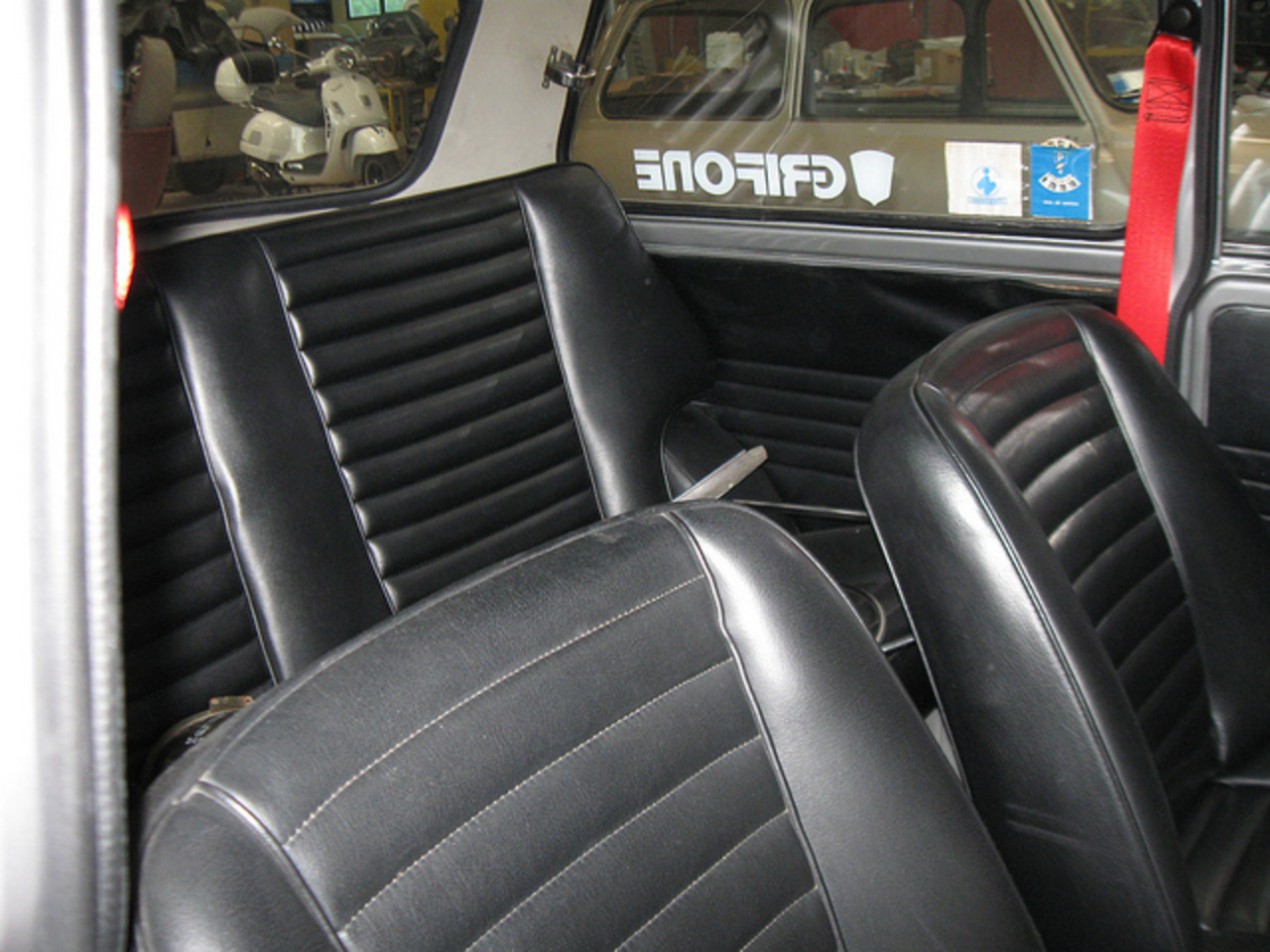 Innocenti Mini Cooper 1000 Mk3 - intérieur / Flickr - Partage de photos!