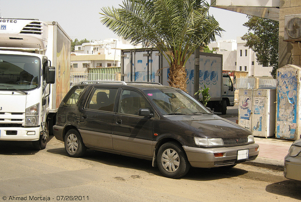 Mitsubishi Space Wagon GLX (2e génération : 1991-1997| / Flickr...