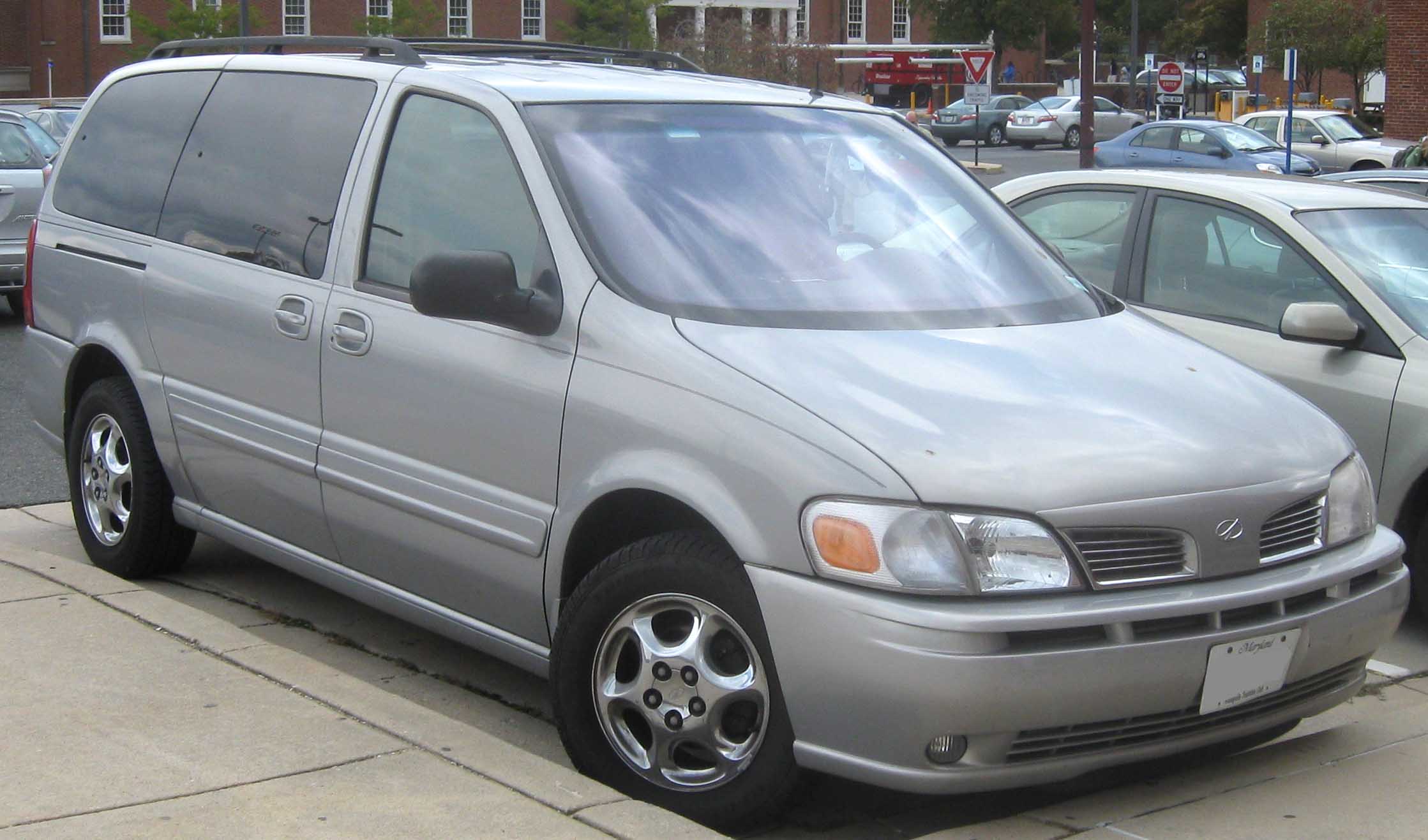Dossier : Silhouette Oldsmobile 2001-2004.jpg - Wikimedia Commons