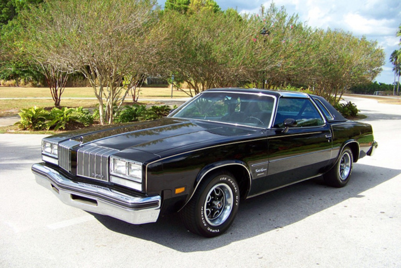 1977 Oldsmobile Cutlass Supreme Brougham / Flickr - Partage de photos!