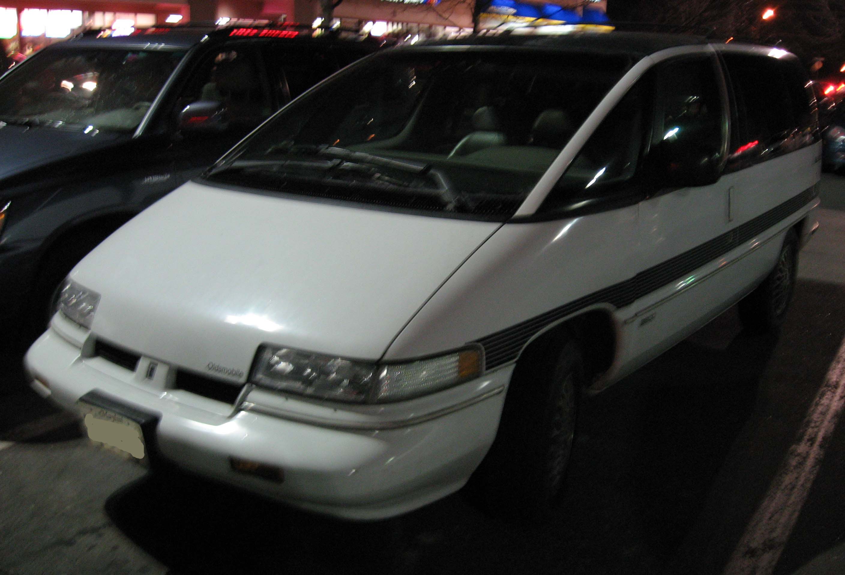 Fichier: 1er - Oldsmobile-Silhouette.jpg - Wikimedia Commons
