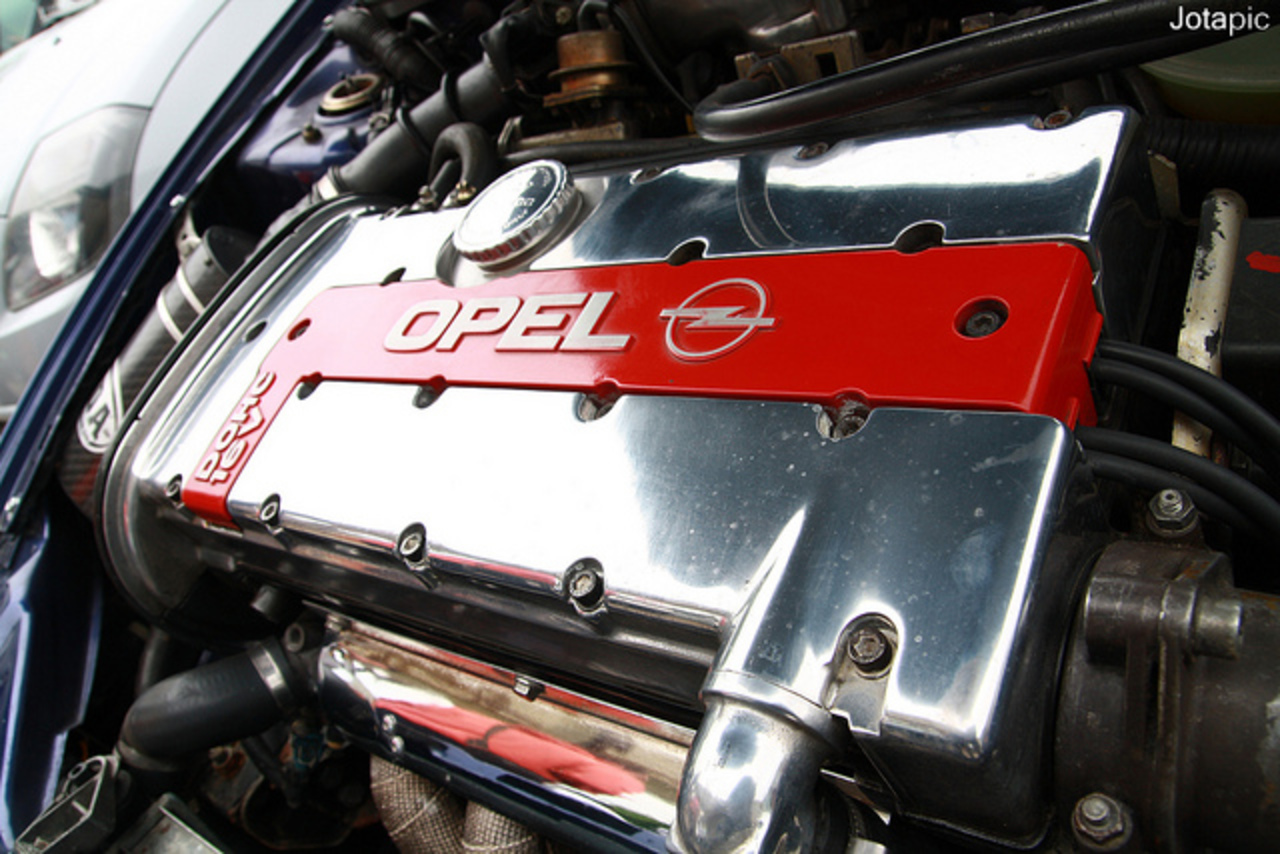 C20XE en Opel Tigra. / Flickr - Partage de photos!