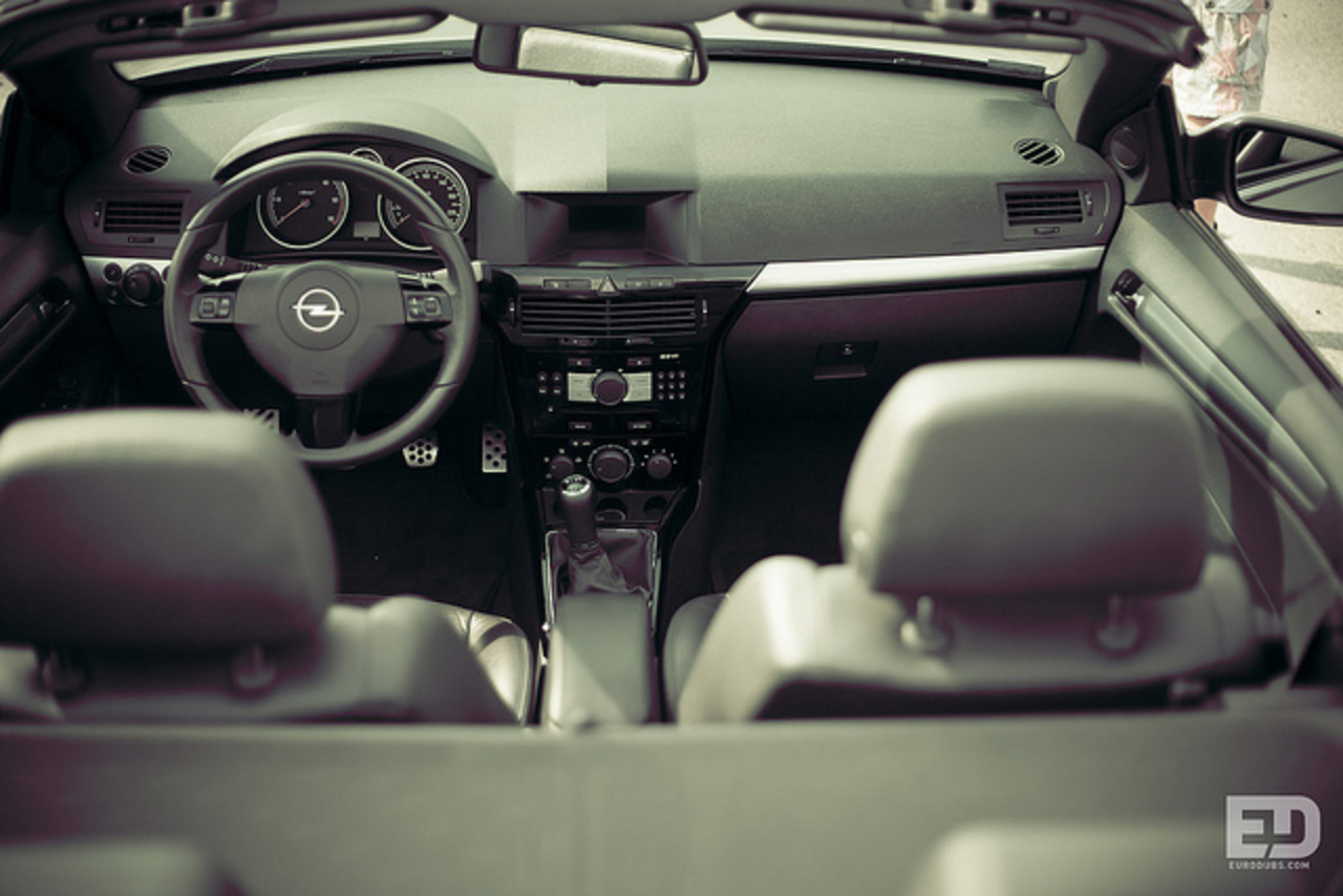 Opel Astra H Intérieur / Flickr - Partage de photos!