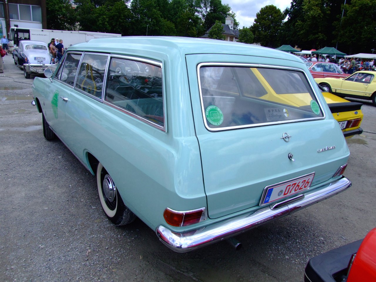 Dossier: Opel Rekord Caravan 2.JPG - Wikimedia Commons