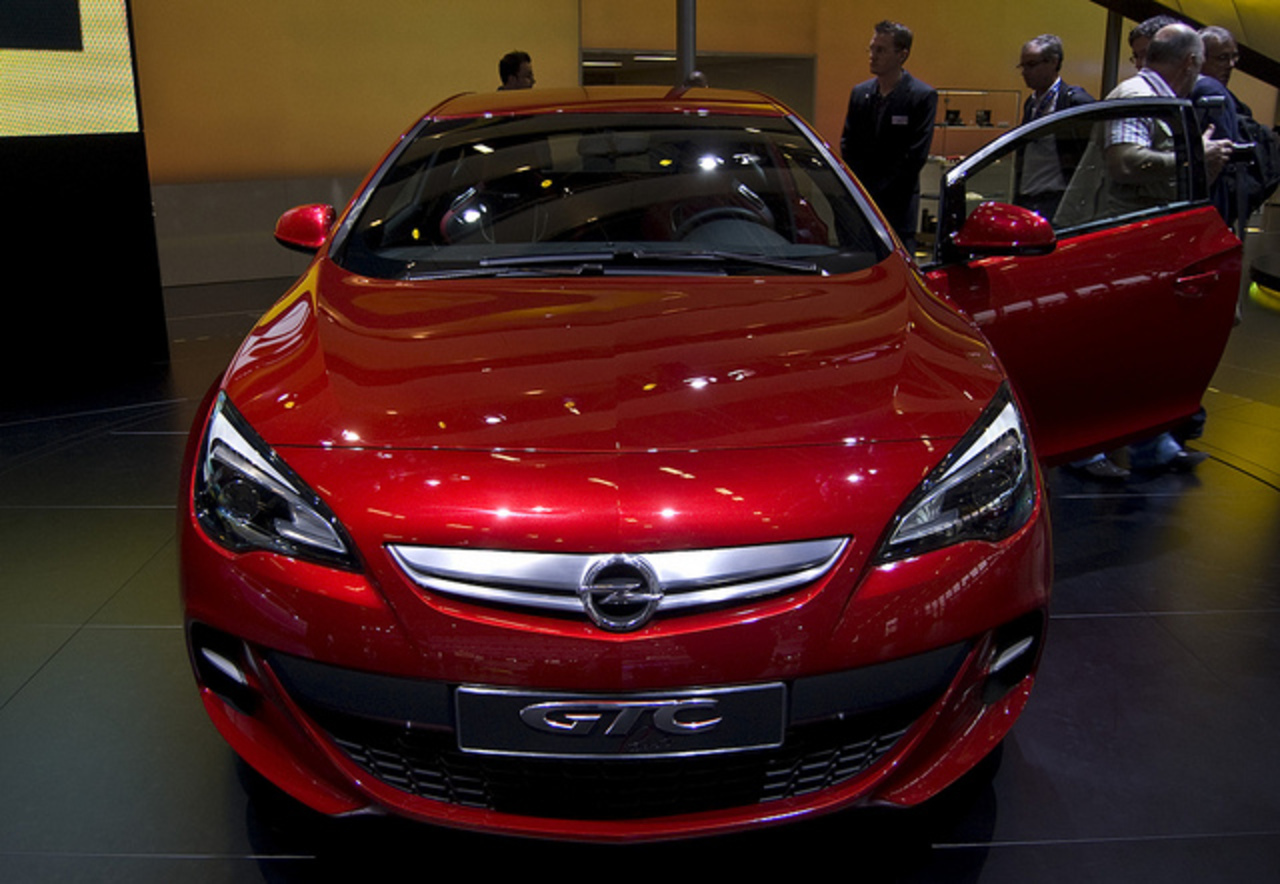 Opel Astra GTC Paris Concept / Flickr - Partage de photos !