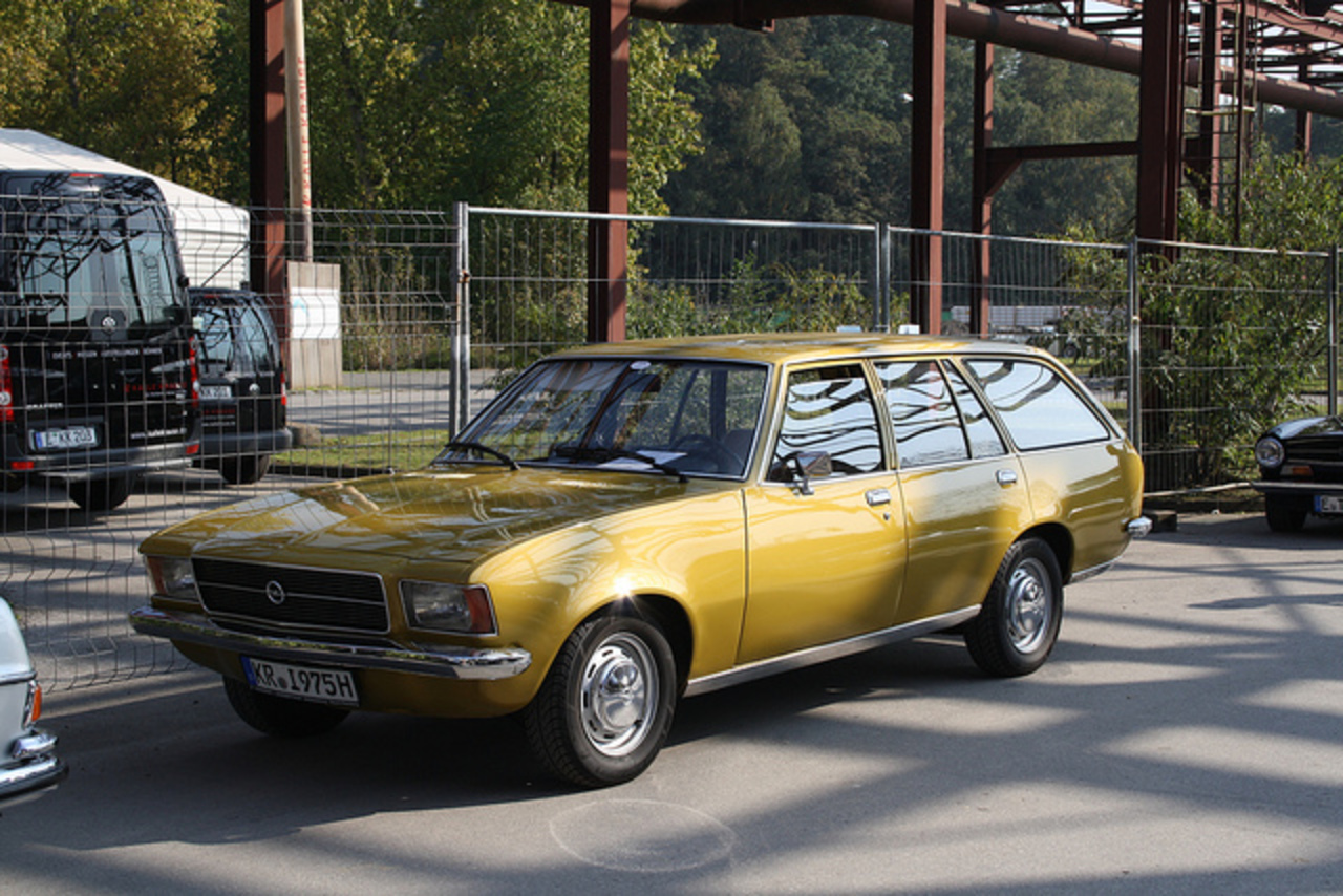 Opel Rekord Caravan 1900 1975 / Flickr - Partage de photos!