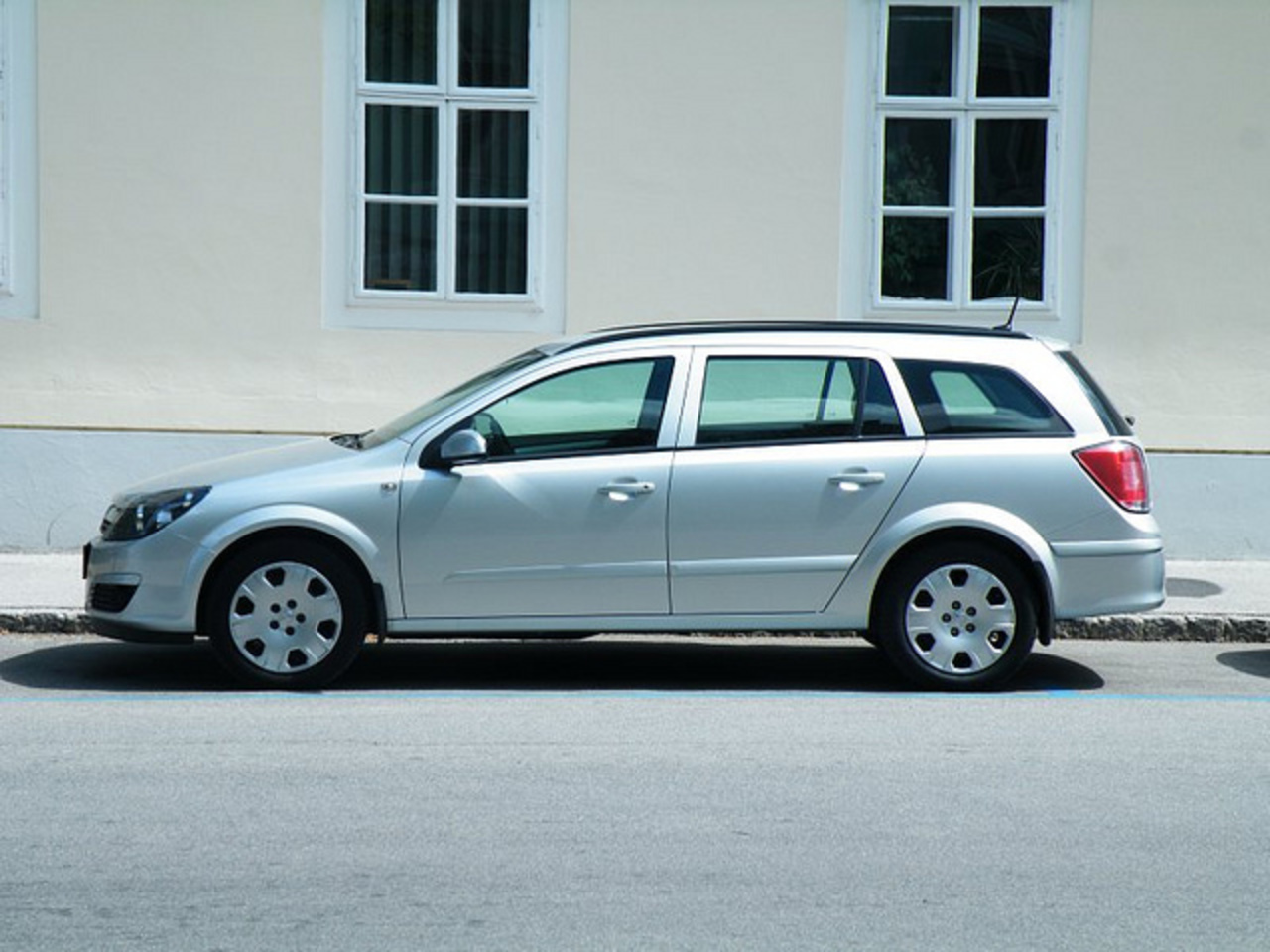 Opel Astra H Caravan / Flickr - Partage de photos!