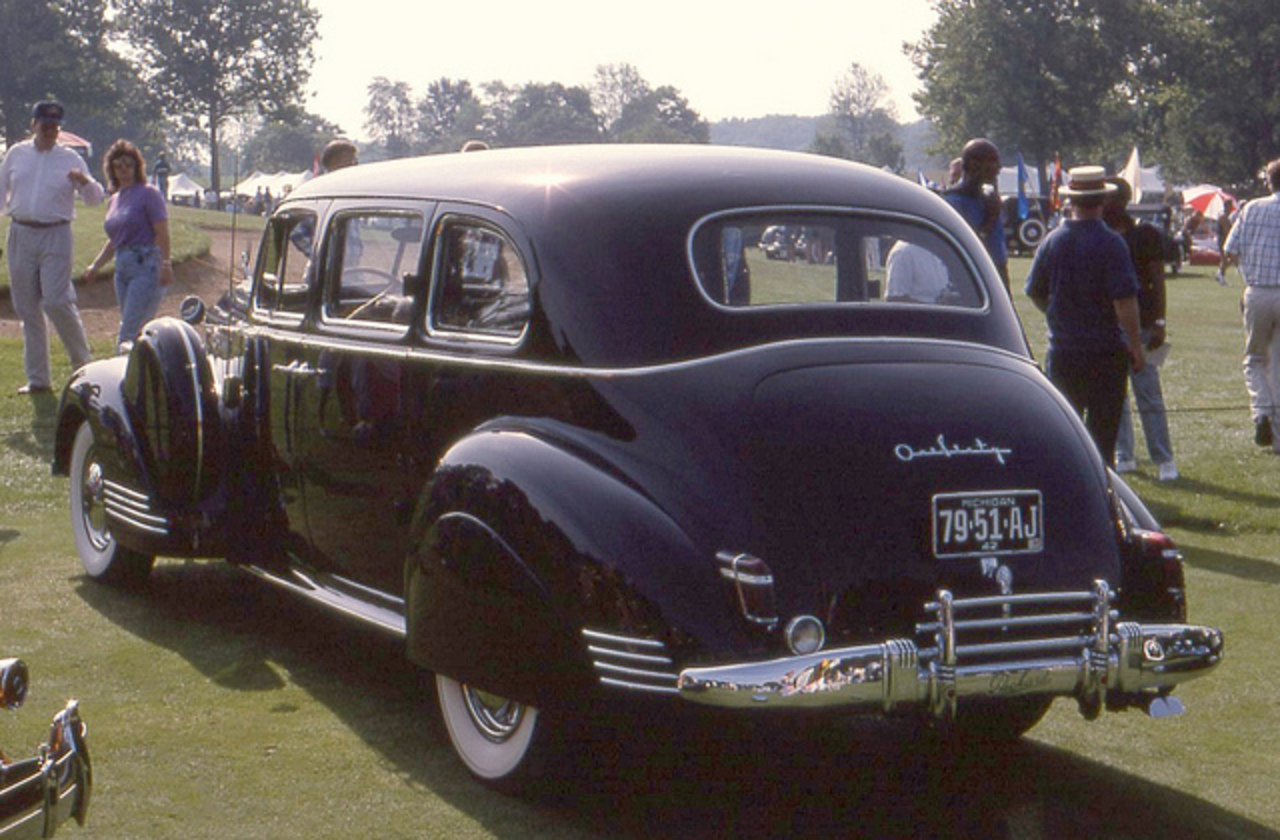 1942 Packard 160 limousine / Flickr - Partage de photos!