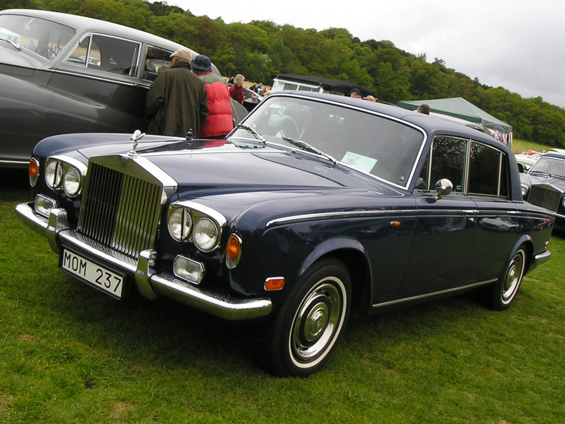Старые роллс. Rolls-Royce Silver Shadow LWB. Rolls Royce 1974. Rolls Royce Shadow 1974. Rolls Royce 1970 Silver Shadow.