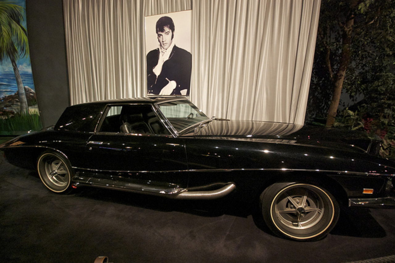 Elvis Presley et son Stutz Blackhawk - une galerie sur Flickr
