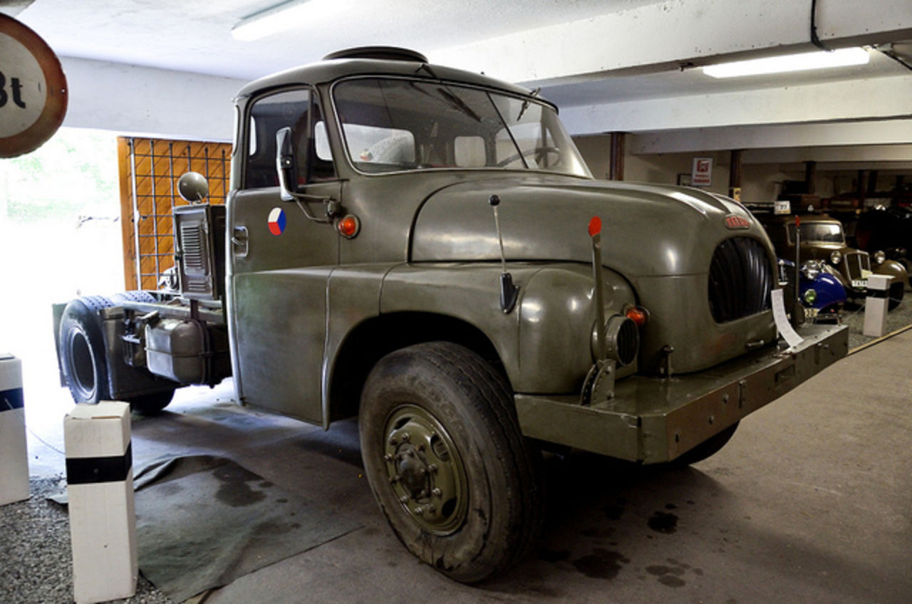 Véhicule de remorquage de remorque militaire Tatra 138 NT 4x4 (1961) / Flickr...