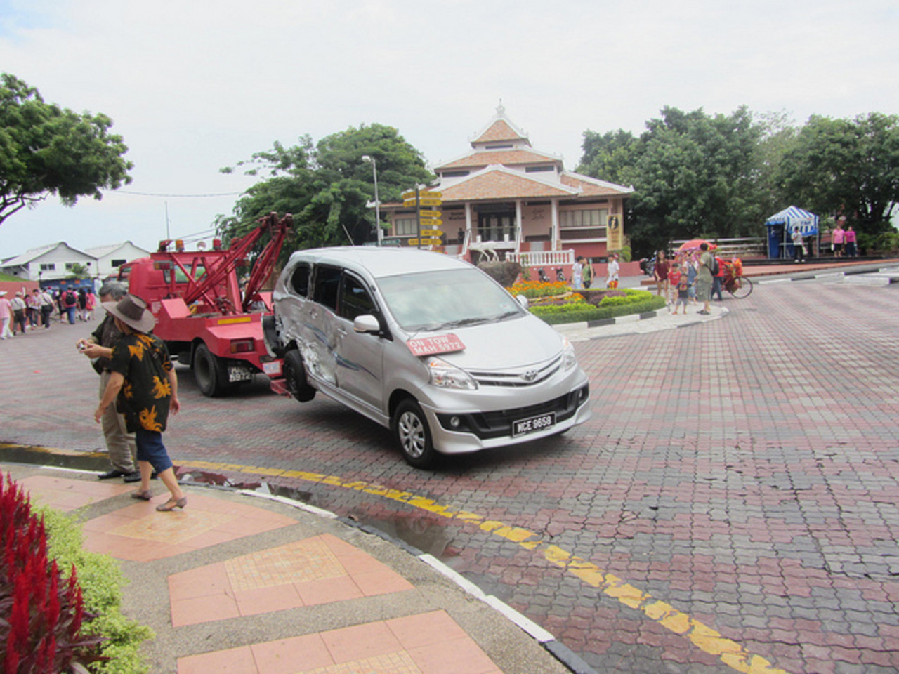 Toyota Avanza 2012 En Remorque À Malacca | Flickr - Partage De Photos!