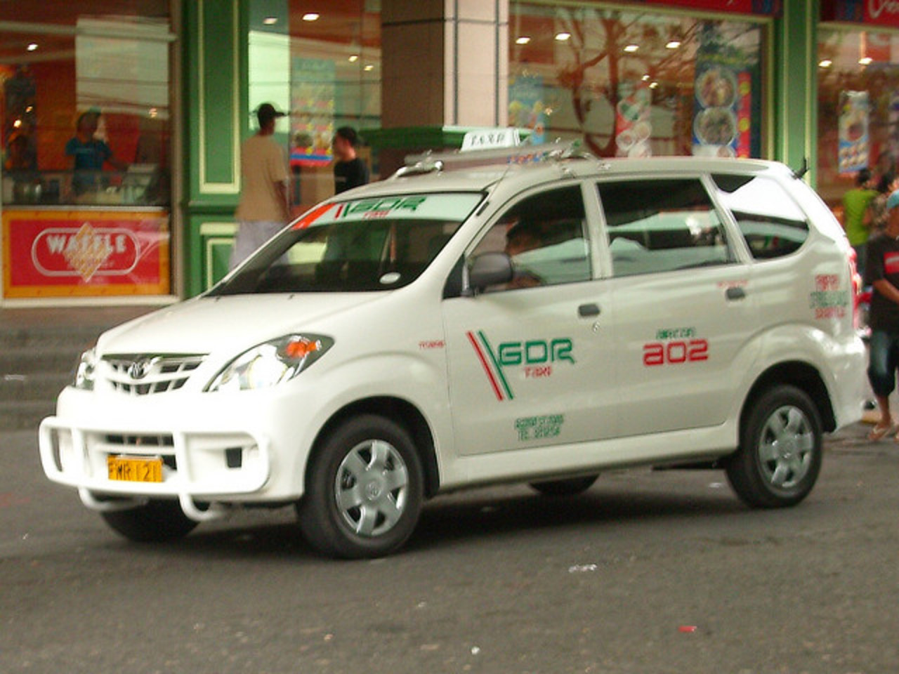 Toyota Avanza Taxi / Flickr - Partage de photos!