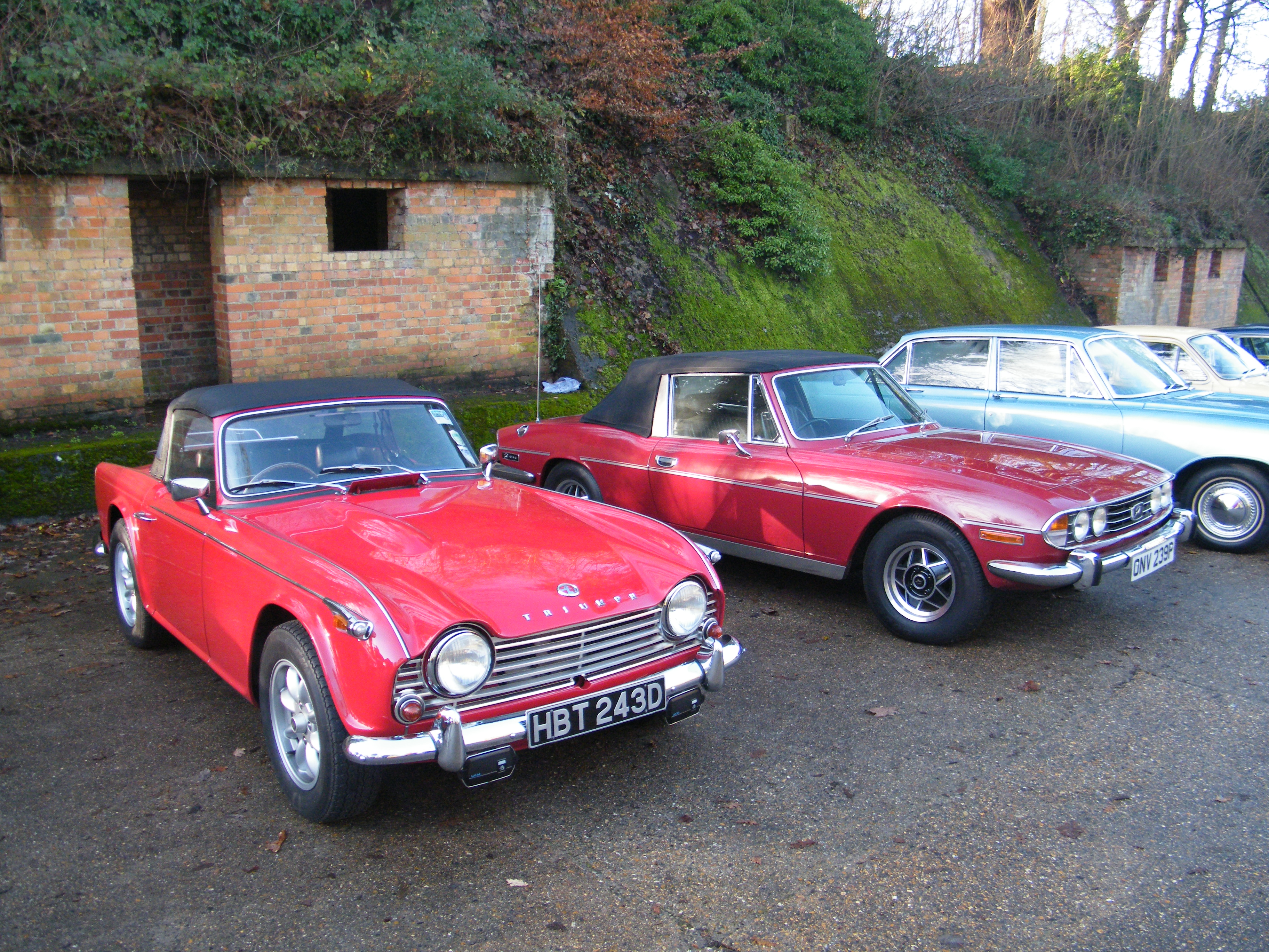 Brooklands Jour de l'An 2013 - 1966 Triumph TR4A et 1975...
