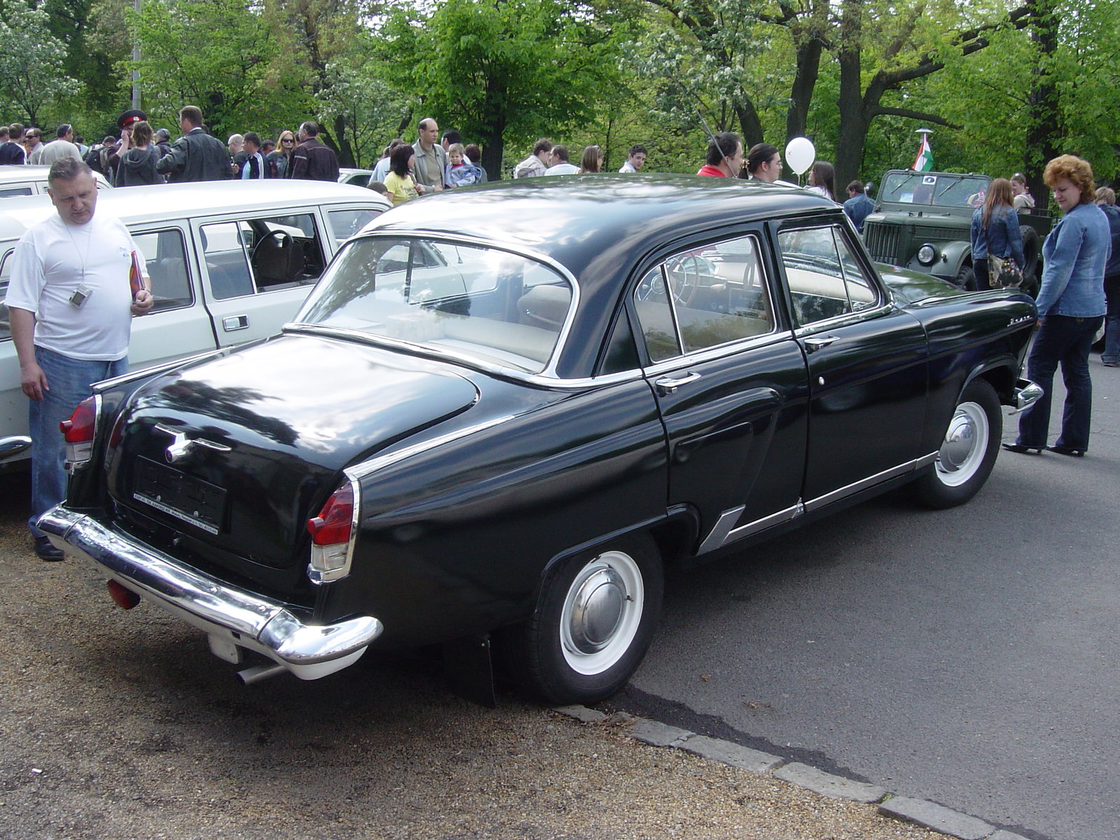 Fichier: Volga GAZ-M-21 noir produit entre 1962 et 1965 ou Volga...