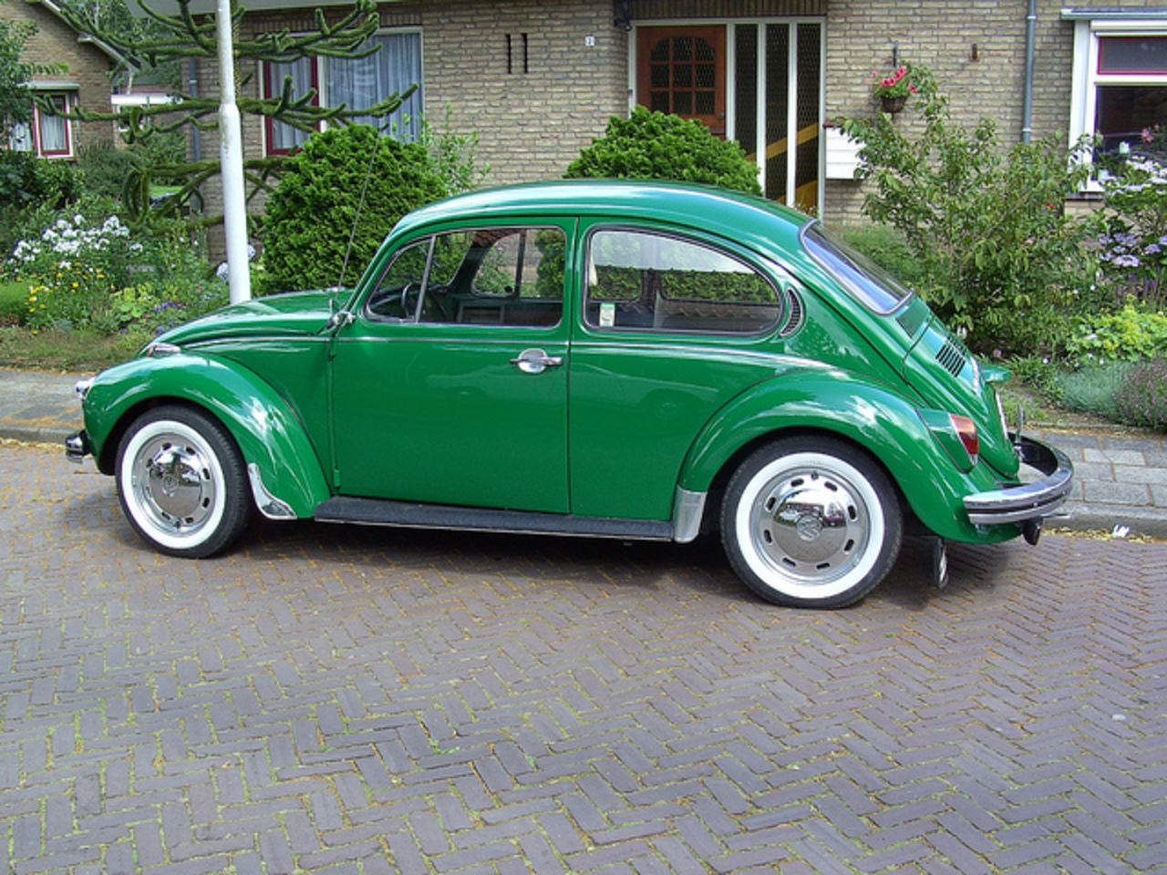 Шины volkswagen beetle. VW 1302. Volkswagen Beetle старый. Фольксваген Кафер Жук. Колеса Volkswagen Beetle 1972.