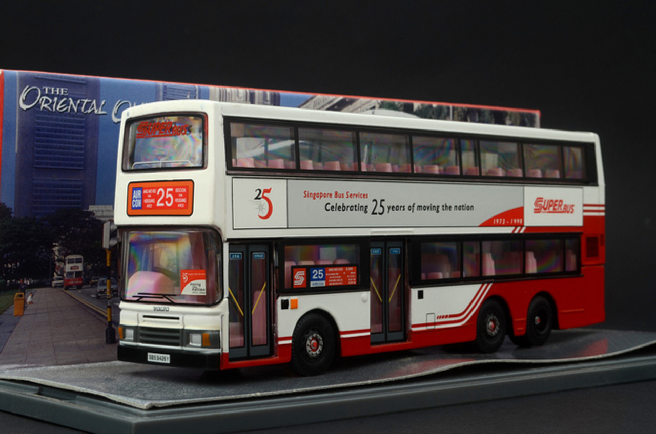 Services de bus de Singapour 25e anniversaire Volvo Olympian 3 Essieux...