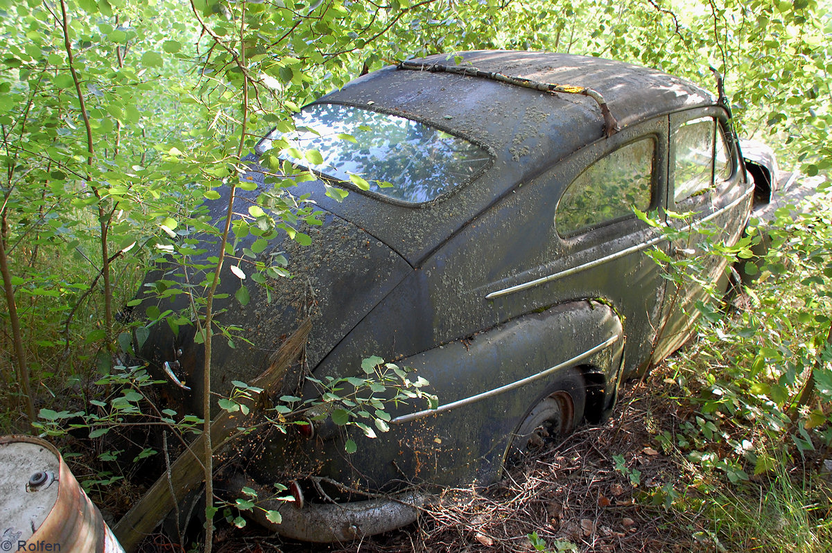 Volvo PV 444 abandonnée / Flickr - Partage de photos!
