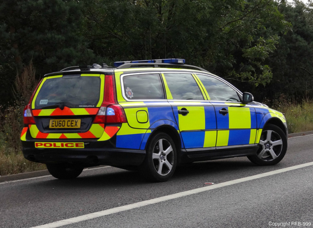Essex Police Volvo V70 D5 Unité de Police des Routes Voiture de Circulation / Flickr...