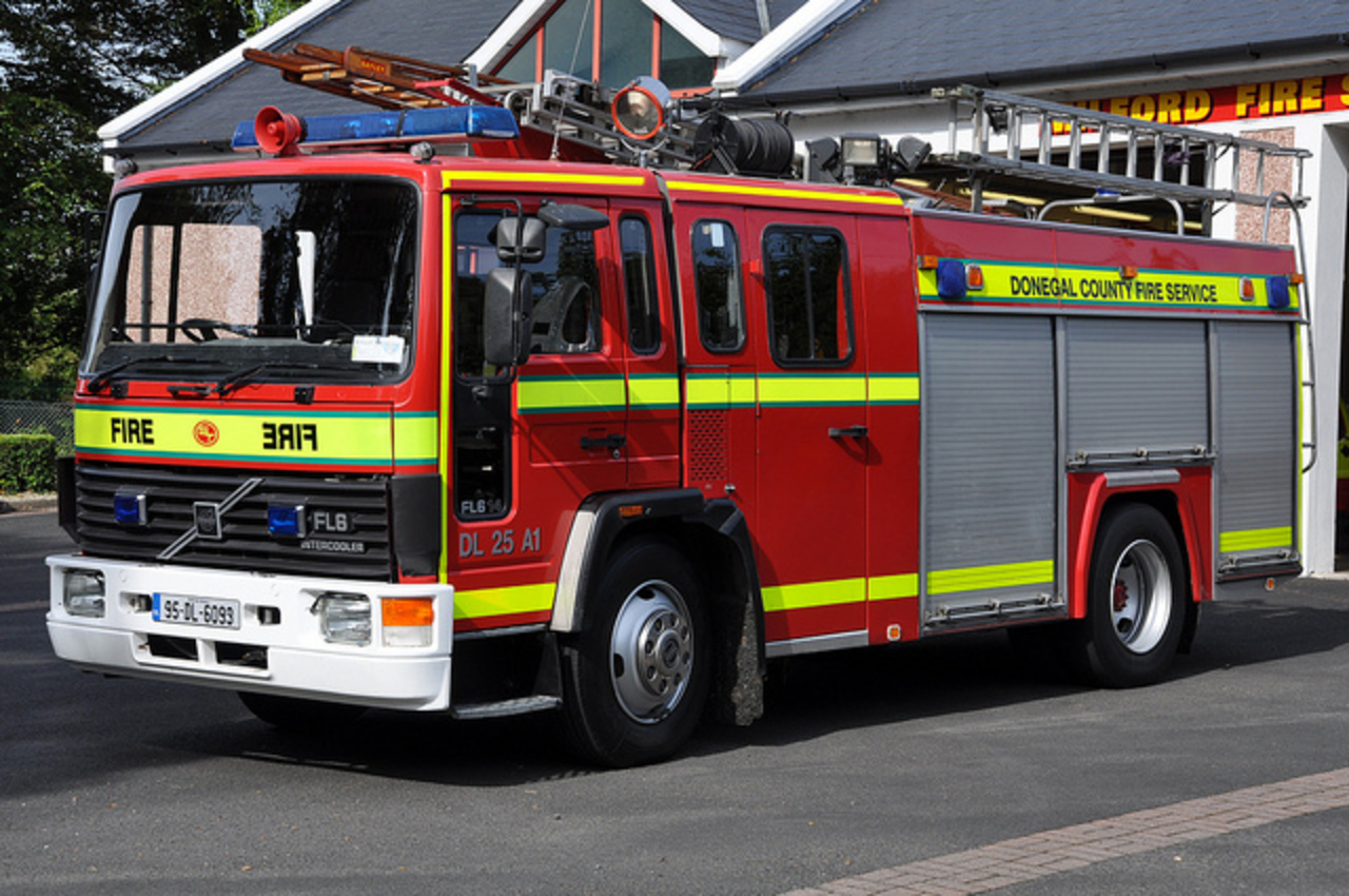 Service d'incendie du comté de Donegal DL 25A1 Volvo FL6 / 14 JDC WrL 95DL6093...