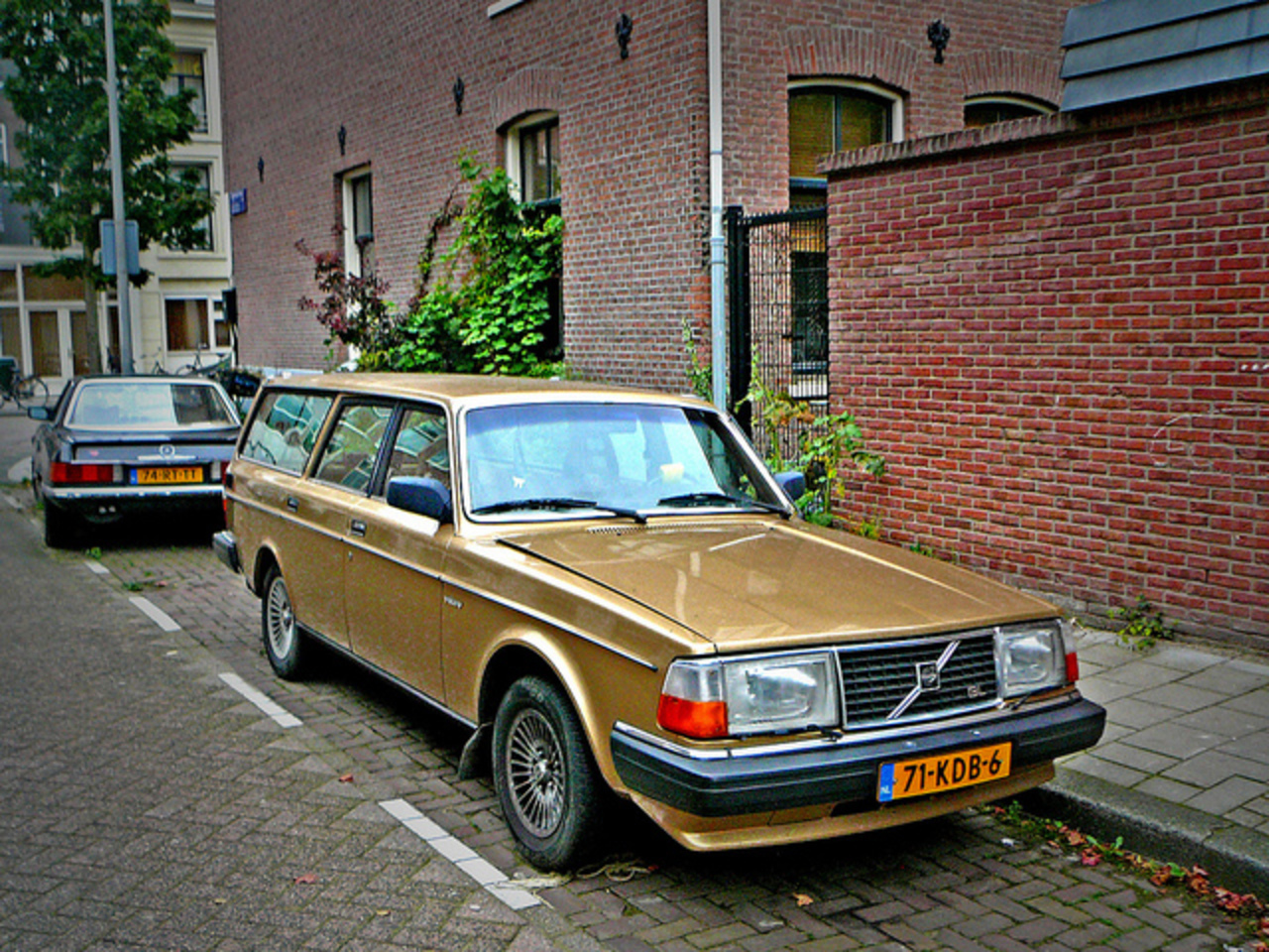 Volvo 245 GL, 1982, Amsterdam, Swammerdamstraat, 09-2010 / Flickr...