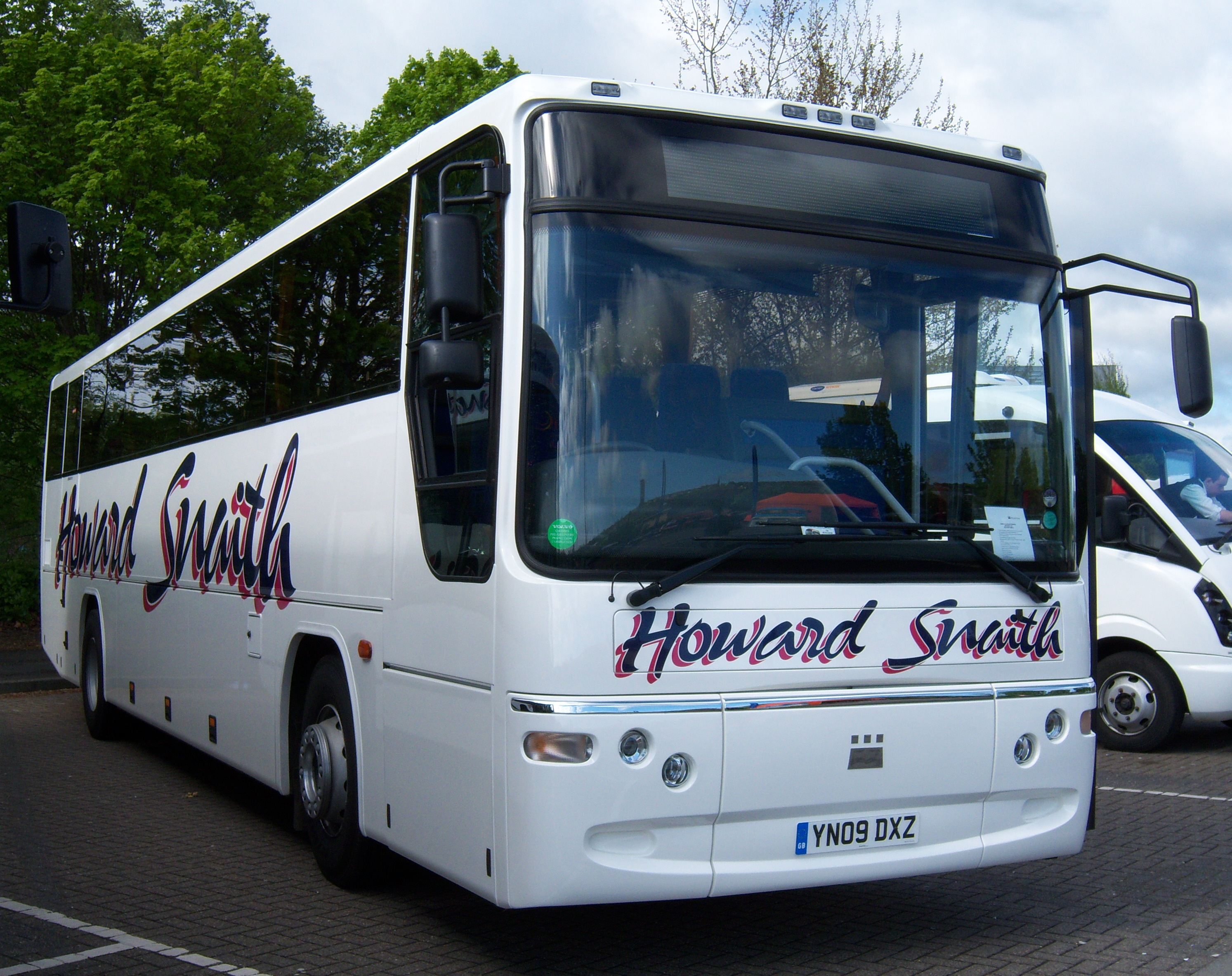 Dossier: Howard Snaith coach Volvo B7R Plaxton Prima YN09 DXZ...