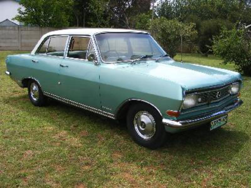 Envoyez-nous une photo d'une Opel Rekord 1900 Caravan de 1966.