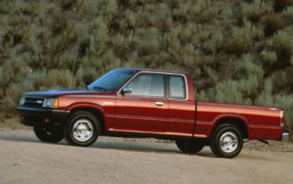 Qu'est-ce qu'un style ? 1992 Pick-Up Mazda Série B 2 Dr B2600i Cabine allongée SB