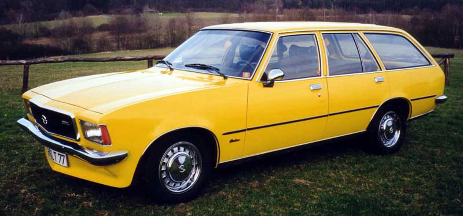 Caravane Opel Rekord. Voir Télécharger le fond d'écran. 800x374. Commentaire