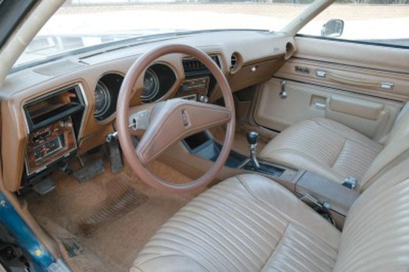 Coupe suprême Oldsmobile Cutlass.