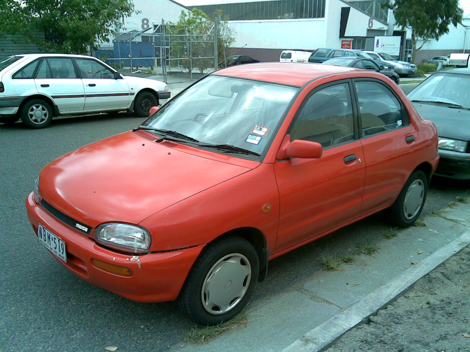 Photo Mazda 121 1995, extérieur